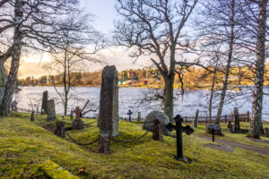 Boo Gamla kyrkogård – historisk begravningsplats på Skogsö vid Baggensfjärden i Saltsjöbaden