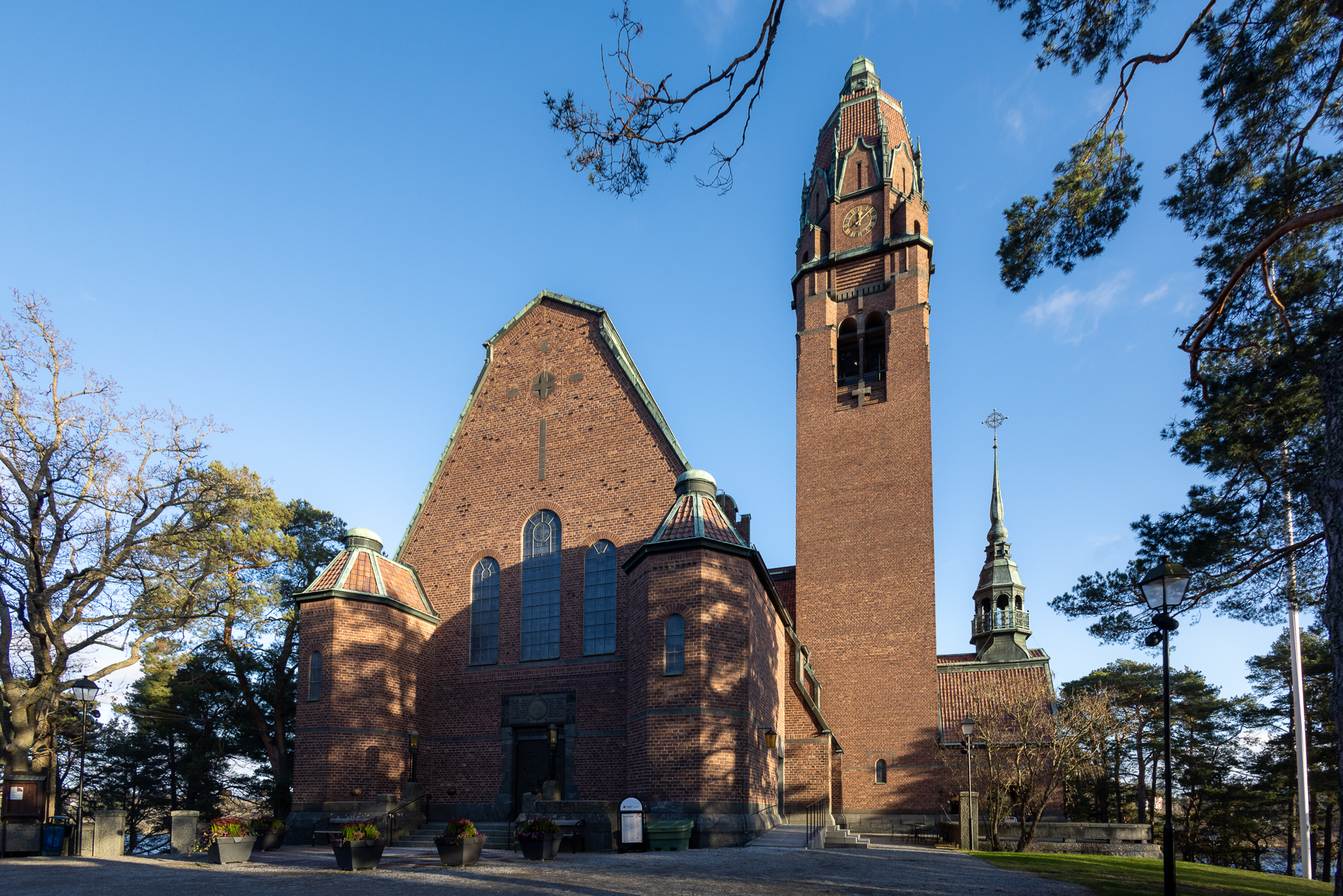 Uppenbarelsekyrkan i Saltsjöbaden – jugendkyrka ritad av Ferdinand Boberg, invigd 1913
